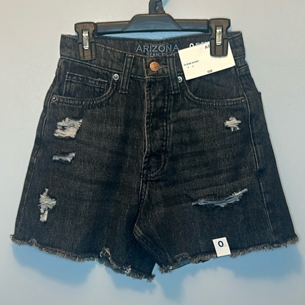 -‎ "NWT" Arizona Jean Co. Hi-Rise Black Pumice Distressed Shorts- Size 0